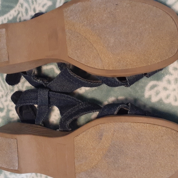 Classique sport jean sandals, size 5M - Picture 3 of 3